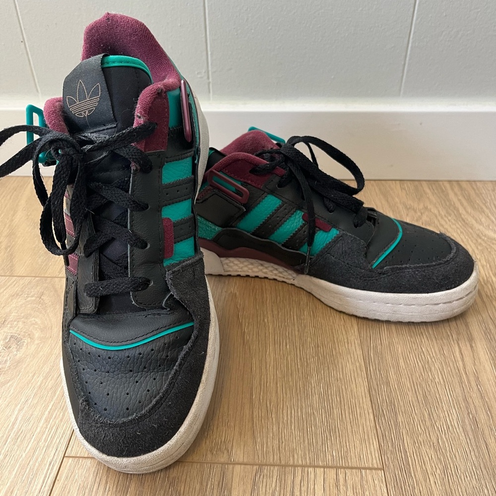 Adidas forum low top sneakers